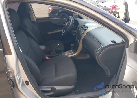 2011 Toyota Corolla S z USA, uszkodzony, nr VIN 2T1BU4EE1BC640283